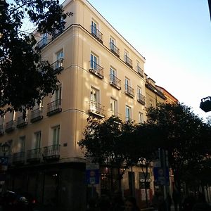 Nuria Hostal